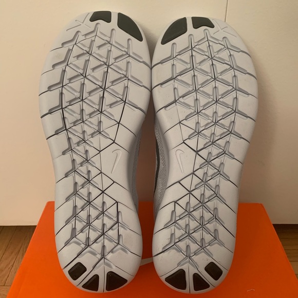 BRAND NEW Nike Free RN Size 6.5Y (Woman size 8) - Picture 3 of 7